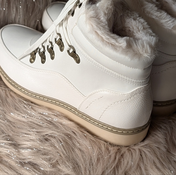 Women's Outdoor Faux Fur Boots - Picture 15 of 16